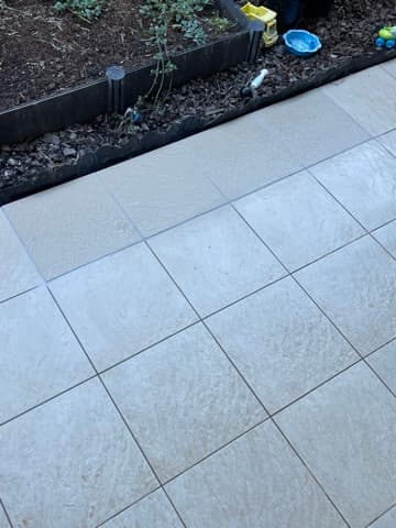 Outdoor tiled surface